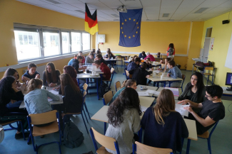 Deutsche &amp; französische Schüler erneuern den Élysée-Vertrag 