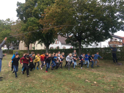 Klasse 5b auf dem Neumühler Spielplatz